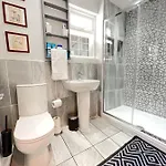 Great Located Victorian House With Amenities *