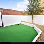 Great Located Victorian House With Amenities