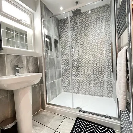 Great Located Victorian House With Amenities