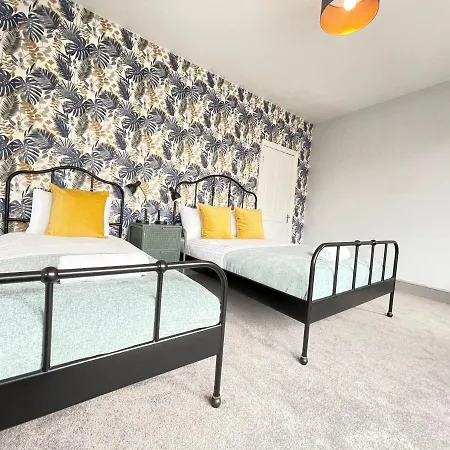 בית נופש Great Located Victorian House With Amenities בריסטול