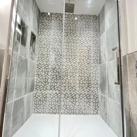 Great Located Victorian House With Amenities * בריסטול