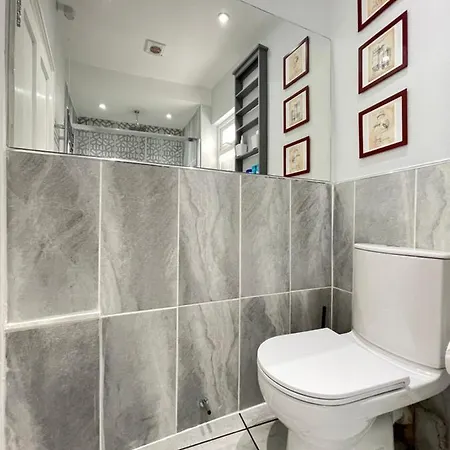 בית נופש Great Located Victorian House With Amenities *