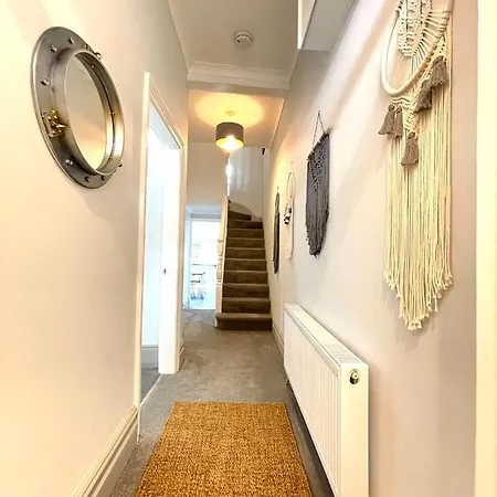 Great Located Victorian House With Amenities *