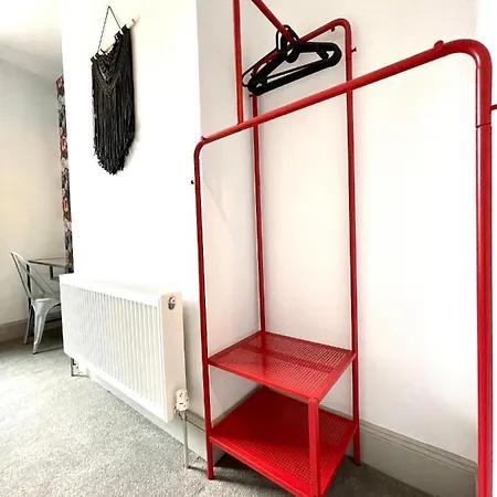 בית נופש Great Located Victorian House With Amenities בריסטול