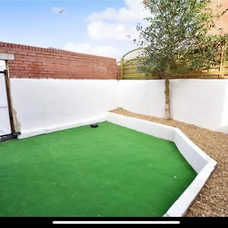 Great Located Victorian House With Amenities