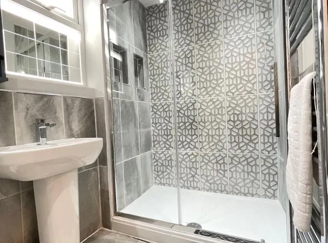 Great Located Victorian House With Amenities