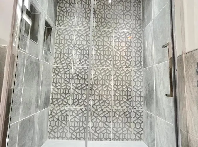 Great Located Victorian House With Amenities * Bristol