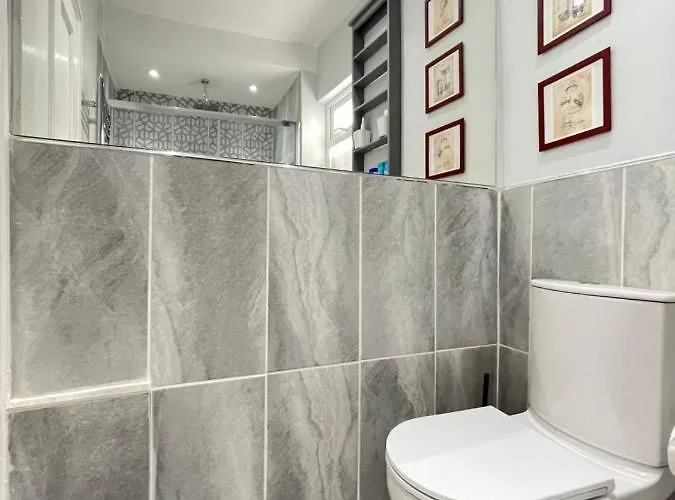 Vakantiehuis Great Located Victorian House With Amenities *