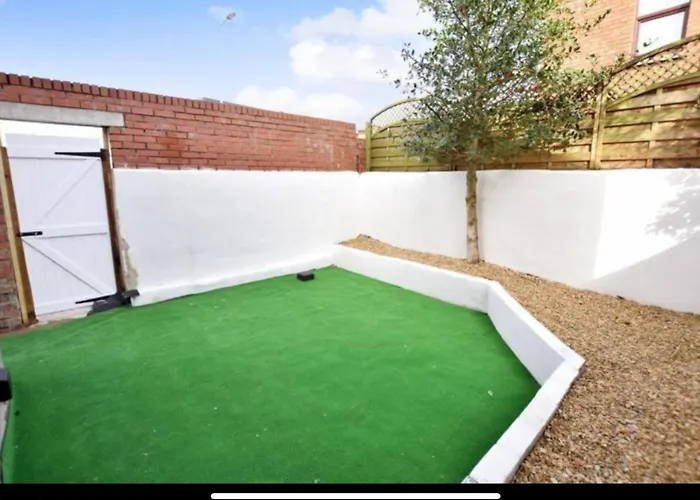 Great Located Victorian House With Amenities