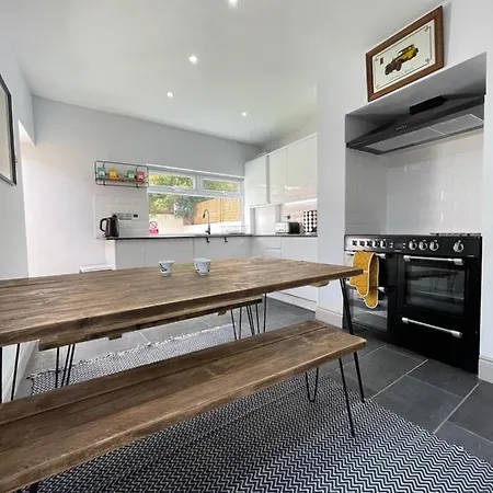 Hébergement de vacances Great Located Victorian House With Amenities