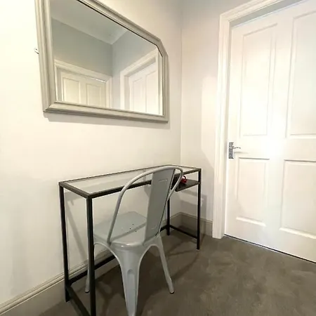 Great Located Victorian House With Amenities *