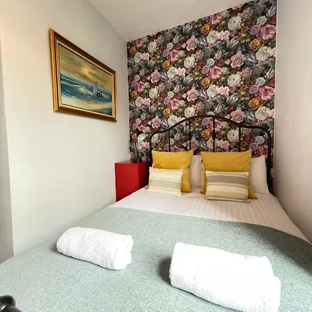 Great Located Victorian House With Amenities Hébergement de vacances *