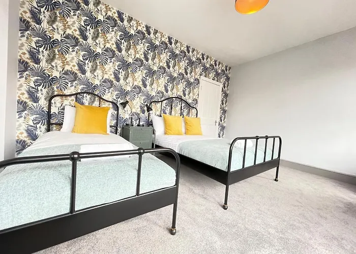 בית נופש Great Located Victorian House With Amenities בריסטול