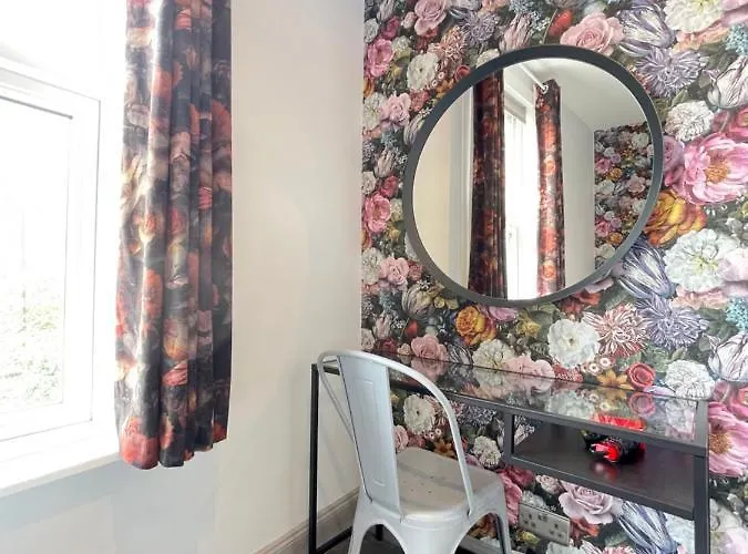 Great Located Victorian House With Amenities