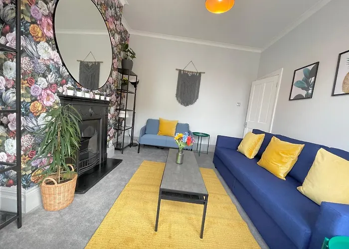 Great Located Victorian House With Amenities * בריסטול