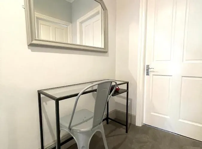 Great Located Victorian House With Amenities *